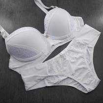 Conjunto de Lingerie Plus Size com Bojo e Detalhes em Renda