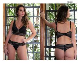 Conjunto de lingeriecropped sensual todo em renda exclusiva, que incrementa também as alças.