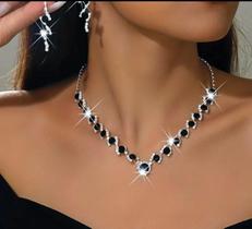 Conjunto de Luxo: Zircônias Negras e Brancas com Brilho Elegante e Sofisticado