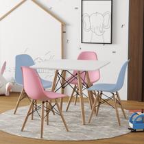 Conjunto De Mesa Eames Eiffel Madeira Infantil 60cm Quadrado Branco 1 Cadeira Azul 1 Cadeira Rosa