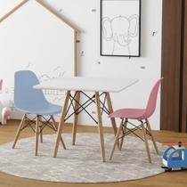 Conjunto de Mesa Eames Eiffel Madeira Infantil 68cm Quadrado Branco 1 Cadeira Azul 1 Cadeira Rosa Conjunto de Mesa Eames Eiffel Madeira Infantil 68cm Quadrado Branco 1 Cadeira Azul 1 Cadeira Rosa