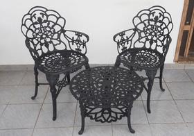 Conjunto de Mesa Para Jardim com 2 Poltronas e Mesa Baixa Jardim Preto Fosco em Alumínio Fundido Unifer Móveis