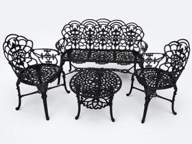 Conjunto de Mesa para Jardim com Banco de 3 Lugares, 2 Poltronas e Mesa Baixa Jardim Preto Fosco em Alumínio Fundido Unifer Móveis Conjunto de Mesa para Jardim com Banco de 3 Lugares, 2 Poltronas e Mesa Baixa Jardim Preto Fosco em Alumínio Fundido Unifer Móveis
