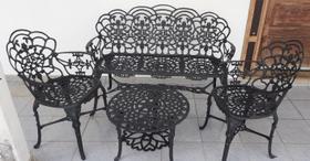 Conjunto de Mesa para Jardim com Banco de 3 Lugares, 2 Poltronas e Mesa Baixa Jardim Preto Fosco em Alumínio Fundido Unifer Móveis