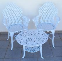 Conjunto de Mesa Para Jardim Copacabana com 2 Poltronas e Mesa Baixa em Alumínio Fundido Unifer Móveis