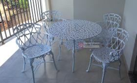 Conjunto de Mesa para Jardim Viena com Mesa de 1,00 M e 4 Poltronas em Alumínio Fundido Unifer Móveis