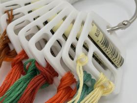 Conjunto de Organizadores de Fios Floss Drops com 25 Peças Brancas Conjunto de Organizadores de Fios Floss Drops com 25 Peças Brancas