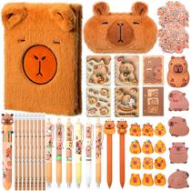 Conjunto de papelaria Capivara Saypack de 83 peças com caderno de pelúcia Conjunto de papelaria Capivara Saypack de 83 peças com caderno de pelúcia