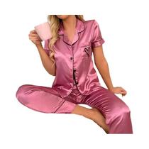 Conjunto de Pijama Feminino de Cetim - Manga Curta, Botões, Bolso e Bordado de Coração Conjunto de Pijama Feminino de Cetim - Manga Curta, Botões, Bolso e Bordado de Coração
