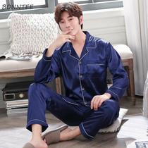 Conjunto de pijamas confortáveis de seda masculina