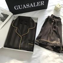 Conjunto de Pijamas Feminino de Seda Gelada - Manga Curta e Calças Curtas Listradas