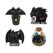 Conjunto De Pins De Esmalte Com Desenhos Animados Fofos De Anime, Capivara, Gato Preto, Dados,