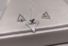 Conjunto de prata colar com brinco, com formato triangular