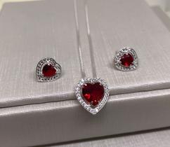 Conjunto de prata colar com brinco, com pedra vermelho com formato de coração