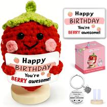 Conjunto de Presente Morango em Crochê Maffuno para Decoração de Aniversário Conjunto de Presente Morango em Crochê Maffuno para Decoração de Aniversário