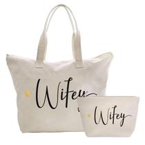Conjunto de presentes CARAKNOTS Wifey Bag Bride Tote Canvas Beach, 2 unidades Conjunto de presentes CARAKNOTS Wifey Bag Bride Tote Canvas Beach, 2 unidades