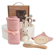 Conjunto de presentes para bebês EERKEOD Newborn Essentials com cobertor e chocalho