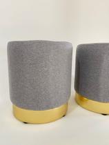 Conjunto de Puff com detalhes dourado no rodapé - decoração para sala de estar - Cinza Escuro Linho Conjunto de Puff com detalhes dourado no rodapé - decoração para sala de estar - Cinza Escuro Linho