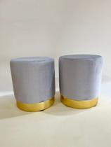 Conjunto de Puff com detalhes dourado no rodapé - Para sala de estar - Cinza Claro Suede