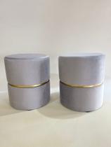 Conjunto de Puff redondo moderno com detalhe cinta para sala de estar ou quarto - Cinza Claro Suede Conjunto de Puff redondo moderno com detalhe cinta para sala de estar ou quarto - Cinza Claro Suede