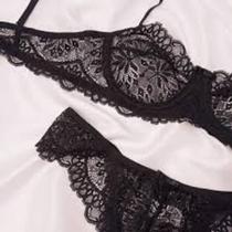 Conjunto de renda detalhado , delicado