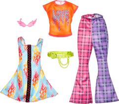 Conjunto de roupas Barbie Fashions, pacote com 2 roupas e 2 acessos.