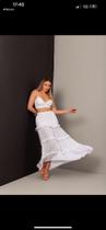 Conjunto de saia e blusa cor branco Conjunto de saia e blusa cor branco