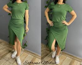 Conjunto de saia e cropd Conjunto de saia e cropd