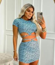 Conjunto de saia e cropped de amarração. Conjunto de saia e cropped de amarração.