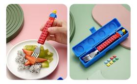 Conjunto de talher divertido em formato lego