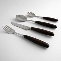 Conjunto de Talheres 4 Peças Ébano em Aço Inox e Madeira Natural Conjunto de Talheres 4 Peças Ébano em Aço Inox e Madeira Natural