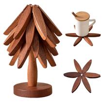 Conjunto de trivets de madeira QIYLQE em forma de árvore com suporte de nogueira preta Conjunto de trivets de madeira QIYLQE em forma de árvore com suporte de nogueira preta