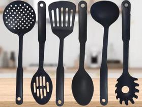 Conjunto de Utensílios para Cozinha Espátula, Colher, Pá e Mais em Nylon Preto Conjunto de Utensílios para Cozinha Espátula, Colher, Pá e Mais em Nylon Preto