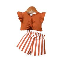 Conjunto De Verão Para Bebê Menina 0-2 Anos Com Gola Em Coração, Babados E Listras - Duas Peças Conjunto De Verão Para Bebê Menina 0-2 Anos Com Gola Em Coração, Babados E Listras - Duas Peças