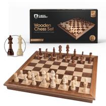 Conjunto de xadrez Chess Armory de madeira de 43 cm com rainha extra e armazenamento Conjunto de xadrez Chess Armory de madeira de 43 cm com rainha extra e armazenamento