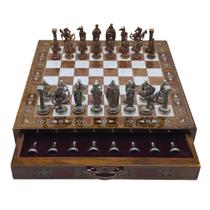 Conjunto de xadrez INTERIART 38x38x8 cm com peças de metal do exército britânico Conjunto de xadrez INTERIART 38x38x8 cm com peças de metal do exército britânico