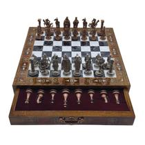 Conjunto de xadrez INTERIART 38x38x8 cm com peças de metal do exército britânico Conjunto de xadrez INTERIART 38x38x8 cm com peças de metal do exército britânico