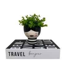 Conjunto decor livro Travel e vaso rosto mulher com planta