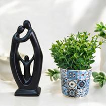 Conjunto Decorativo Escultura Estátua Família Pai Mãe Menino Menina e Vaso de Porcelana com desenhos