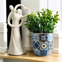 Conjunto Decorativo Escultura Estátua Família Pai Mãe Menino Menina e Vaso de Porcelana com desenhos