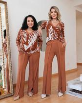 Conjunto Eleanor - Acompanha calça em visco lycra gramatura 290 - Conjunto com blusa em malha reativa estampada e tecnologia premium.