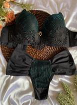 Conjunto Elegância Negra: Luxo e Sofisticação para Momentos Especiais Conjunto Elegância Negra: Luxo e Sofisticação para Momentos Especiais