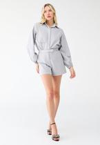 Conjunto Elegante Feminino De Linho Camisa e Shorts Conjunto Elegante Feminino De Linho Camisa e Shorts