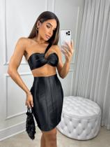 Conjunto em material sintético top e saia Conjunto em material sintético top e saia