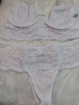 Conjunto em renda, sem bojo, com aro. Tamanho G