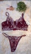 Conjunto em renda sem bojo roxo Conjunto em renda sem bojo roxo