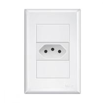 Conjunto Fame Evidence 4X2 Branco Com Placa (1Tomada 10A) Conjunto Fame Evidence 4X2 Branco Com Placa (1Tomada 10A)