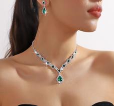Conjunto Feminino Colar e Brinco Verde Esmeralda Gota Flor Zirconia Strass Festa Madrinha Elegante Conjunto Feminino Colar e Brinco Verde Esmeralda Gota Flor Zirconia Strass Festa Madrinha Elegante