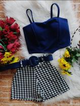 Conjunto feminino com cropped e short, acompanha o cinto. Conjunto feminino com cropped e short, acompanha o cinto.