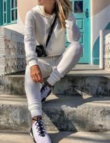 Conjunto Feminino Cropped e Calça Joguer, em Moletom Outono Inverno. Conjunto Feminino Cropped e Calça Joguer, em Moletom Outono Inverno.